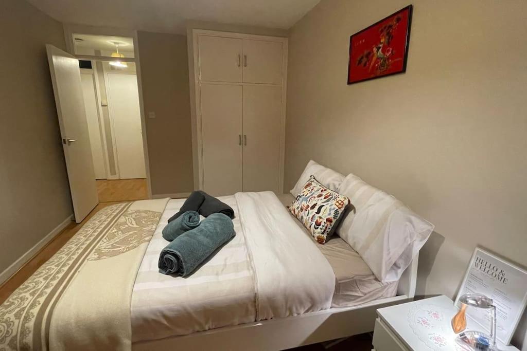 Cosy Flat For 4, Family Friendly, Private Parking, Close To Central Λονδίνο Εξωτερικό φωτογραφία