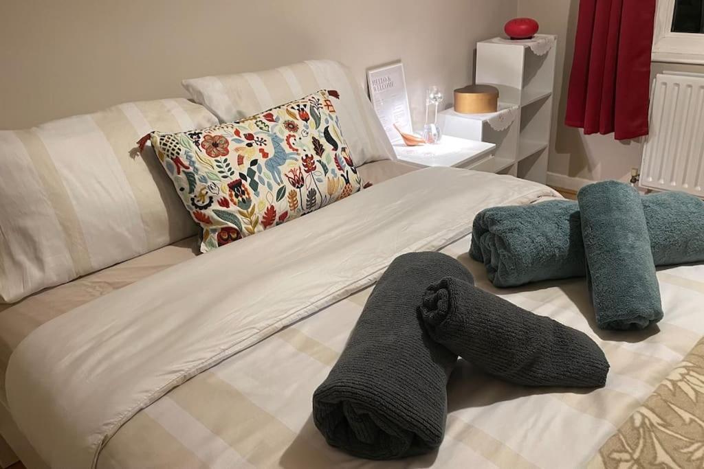 Cosy Flat For 4, Family Friendly, Private Parking, Close To Central Λονδίνο Εξωτερικό φωτογραφία